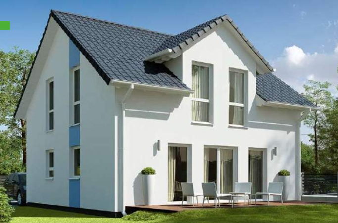 Enovia EFH Vielseitige 128 Modernes Einfamilienhaus mit weißen Wänden, blauer Akzentwand und überdachter Terrasse.