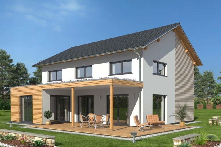 Modernes zweigeschossiges Haus mit Holzveranda und großem Garten.