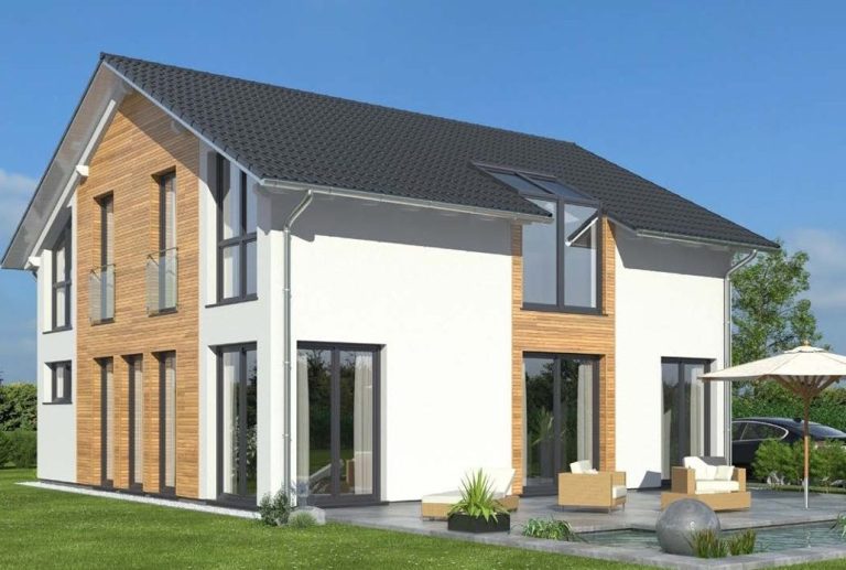 Drevo Fertighaus - EFH 140 SD Modernes zweigeschossiges Haus mit großen Fenstern und Holzverkleidung. Garten im Vordergrund.