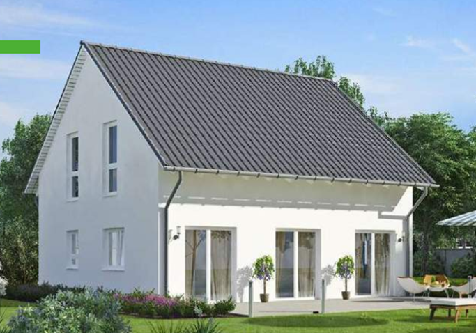 Enovia EFH Vielseitige 129 Moderner, weißer Bungalow mit grauem Dach, umgeben von Bäumen und Rasen.