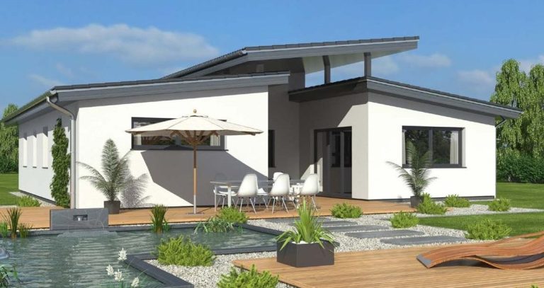 Drevo Fertighaus - Bungalow 101 VPD Modernes Haus mit Garten, Terrassen, Sonnenschirm und Pflanzen.