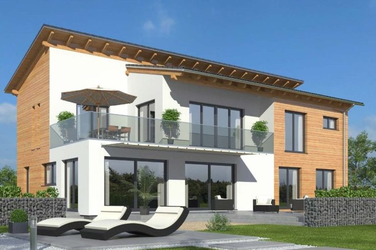 Modernes zweigeschossiges Haus mit Balkon, Garten und Holzverkleidung.